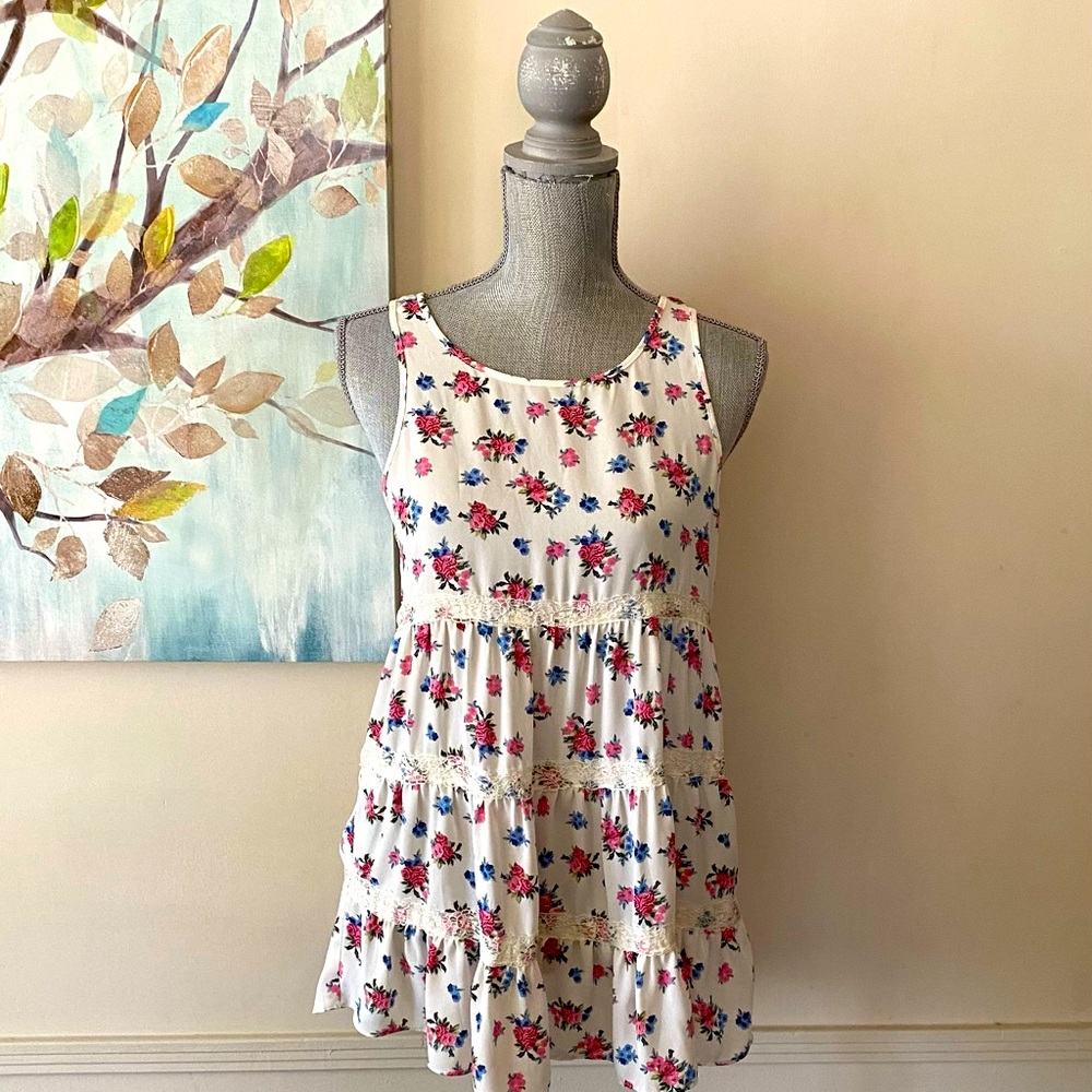 FOREVER 21 SLEEVELESS SLIP ON FLORAL SPRING SUMMER TOP SIZE SMALL🌟EUC🌟